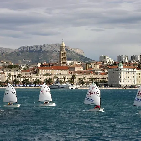 In Kastel Near The Sea * Kaštela